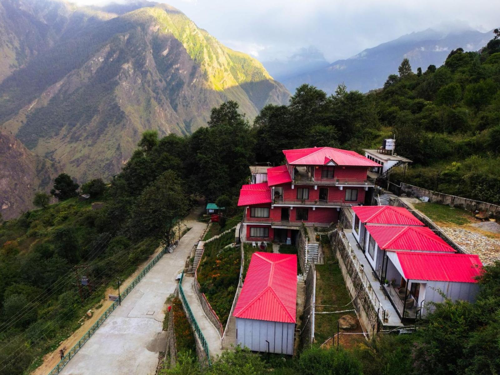 Resort Amaze Auli Joshimath Ngoại thất bức ảnh